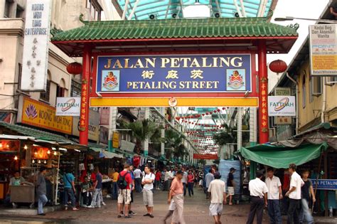  Petaling Street Dreams:  A Malaysian Tapestry of Coming-of-Age and Cultural Identity